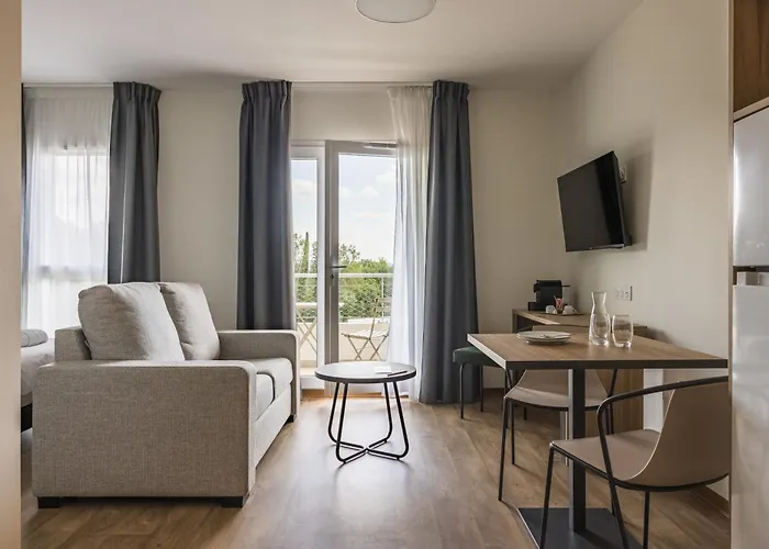Hotel Des Thermes Des Fumades Allegre Les Fumades