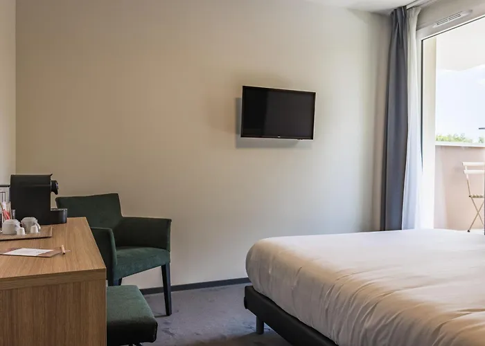Hotel Des Thermes Des Fumades 3*